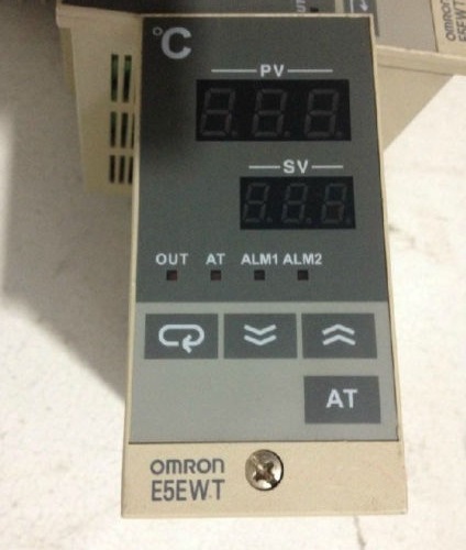 เครื่องควบคุมอุณหภูมิแบบดิจิตอล Digital Temperature Controller รุ่น E5EWT